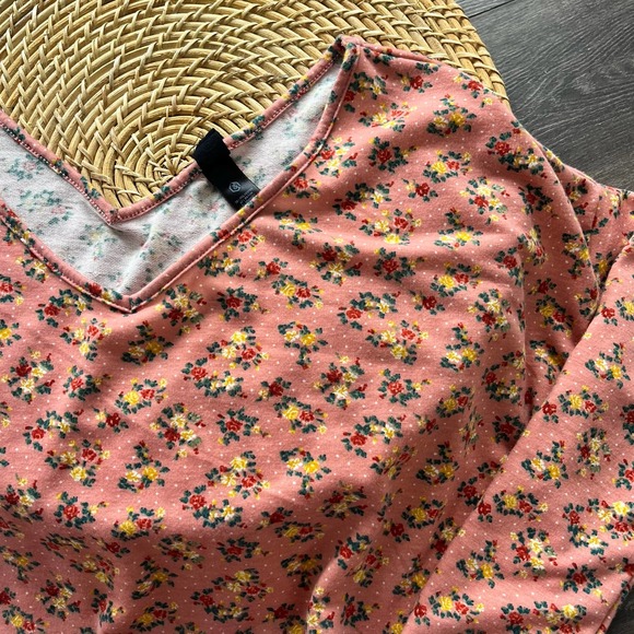 Agnes and Dora Floral V Neck Sweater size Large - Picture 2 of 2